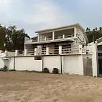 Le Sorelle Sul Mare فيلة