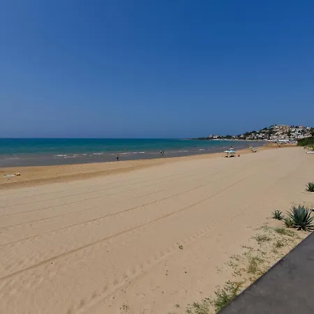 Le Sorelle Sul Mare